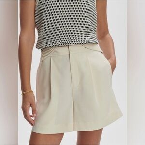 NWT $98 Varley Mariya Easy Pleat Short 4.5" Birch Cream Size Medium Pockets